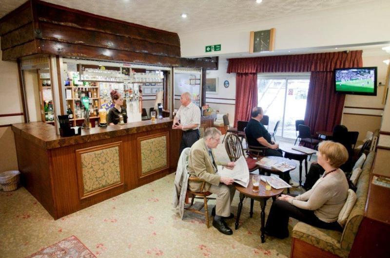 Hawthorn Hotel Radcliffe Buitenkant foto